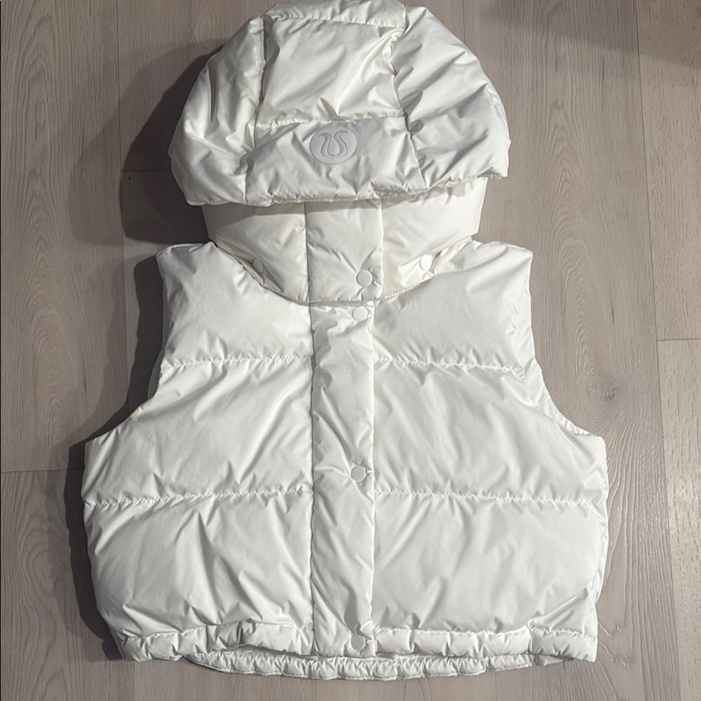 Lululemon Super Cropped Wunder Puff Vest in White